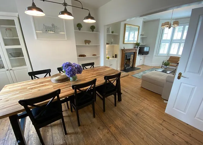 Pass The Keys Beautiful 3 Bedroom House With Great Views Of Bath