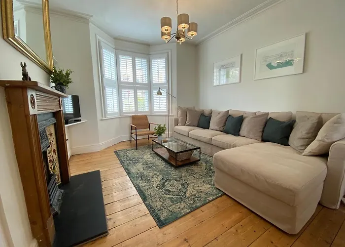 Pass The Keys Beautiful 3 Bedroom House With Great Views Of Bath